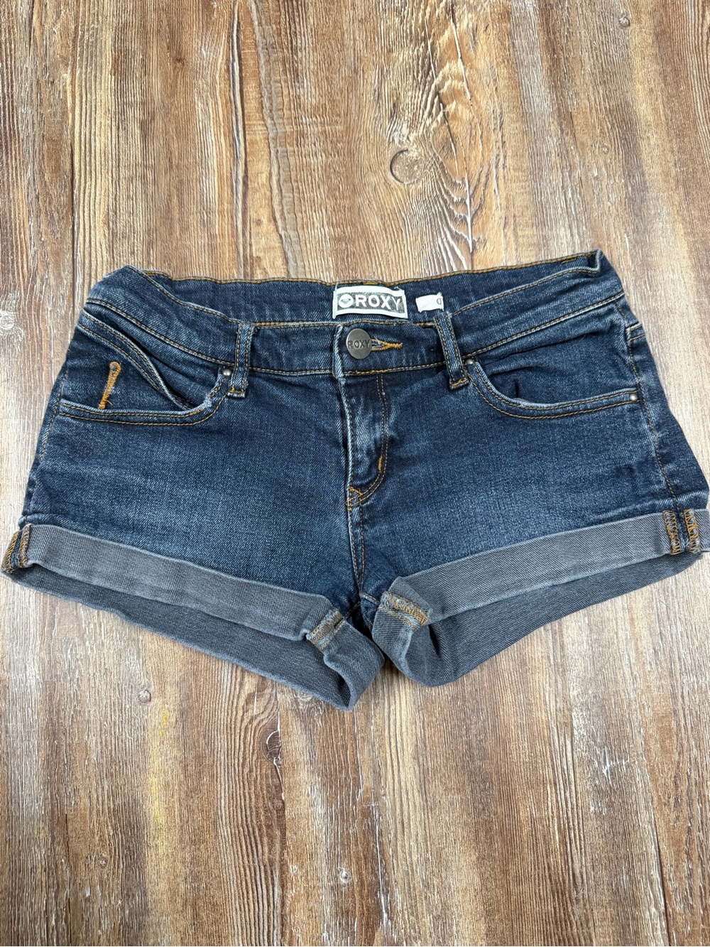Vintage y2k low rise Roxy navy blue denim shorts